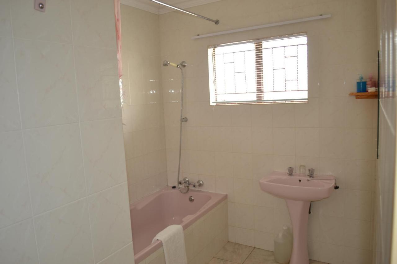Kamogelo Guest House بيلانسبرغ المظهر الخارجي الصورة